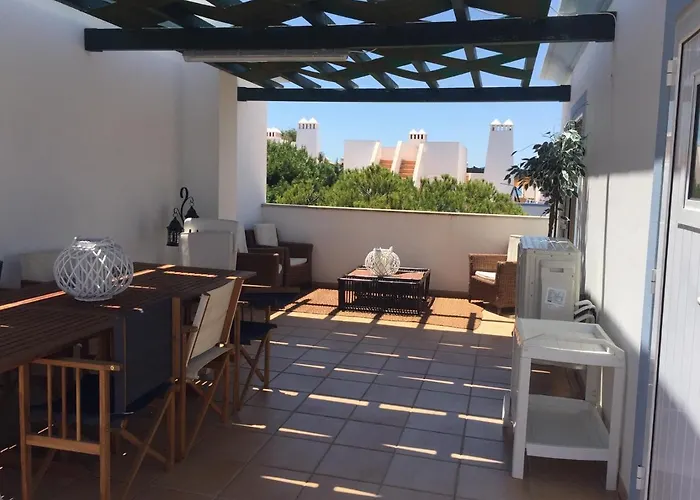 Garden Villa, Cosy House By The Sea Tatil Evi Praia Verde