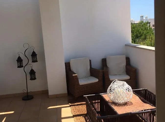Garden Villa, Cosy House By The Sea