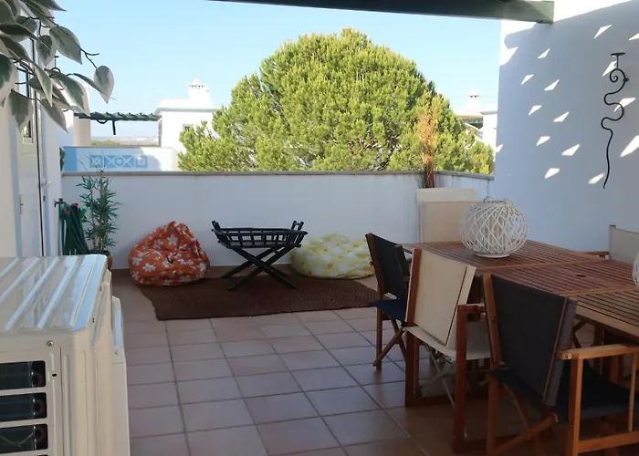 Garden Villa, Cosy House By The Sea *