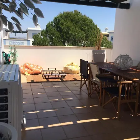 Garden Villa, Cosy House By The Sea Feriehus