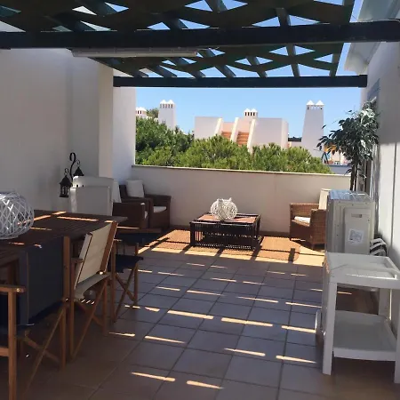 Garden Villa, Cosy House By The Sea بيت للعطل Praia Verde