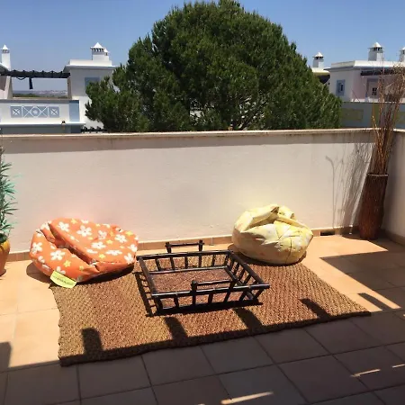 Garden Villa, Cosy House By The Sea