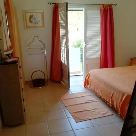 Дом отдыха Garden Villa, Cosy House By The Sea Praia Verde