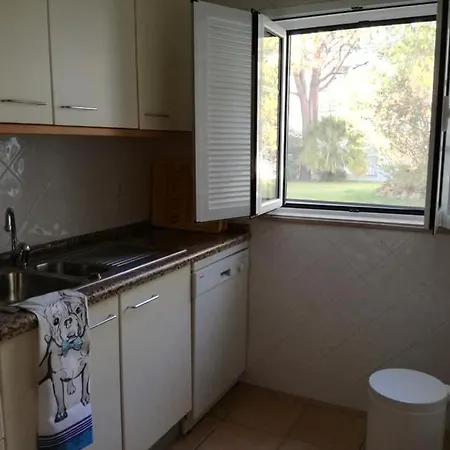 Garden Villa, Cosy House By The Sea بيت للعطل