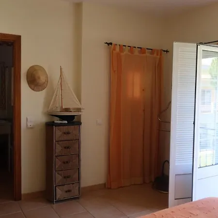 Garden Villa, Cosy House By The Sea Дом отдыха