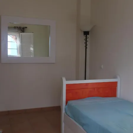 Garden Villa, Cosy House By The Sea *