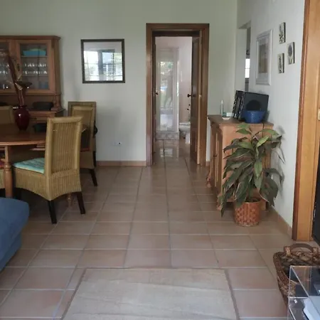 Garden Villa, Cosy House By The Sea Hébergement de vacances *