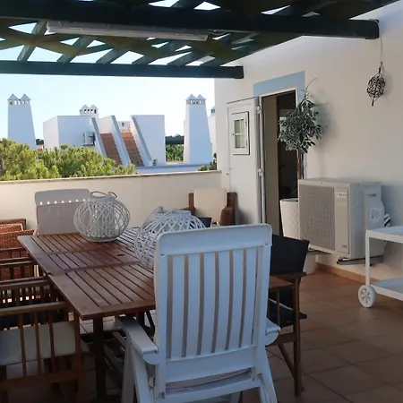 Garden Villa, Cosy House By The Sea بيت للعطل