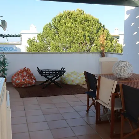 Garden Villa, Cosy House By The Sea *