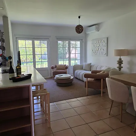 Garden Villa, Cosy House By The Sea بيت للعطل *