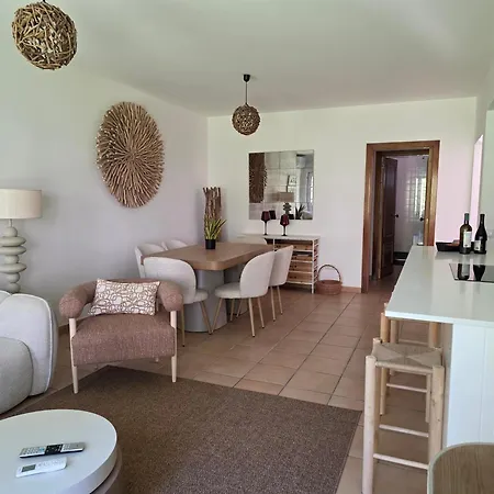 بيت للعطل Garden Villa, Cosy House By The Sea *