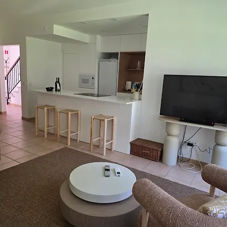 Garden Villa, Cosy House By The Sea بيت للعطل