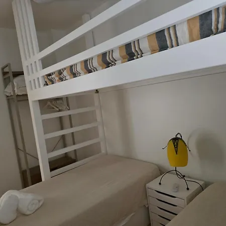 بيت للعطل Garden Villa, Cosy House By The Sea *