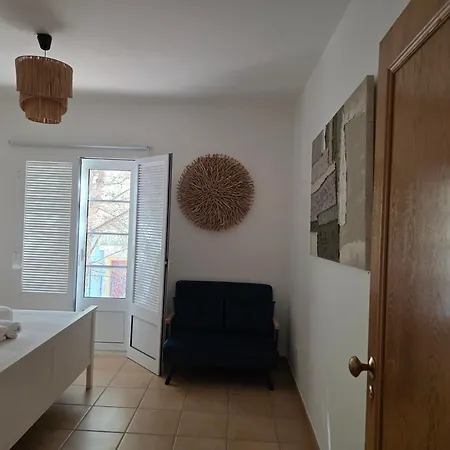 بيت للعطل Garden Villa, Cosy House By The Sea *