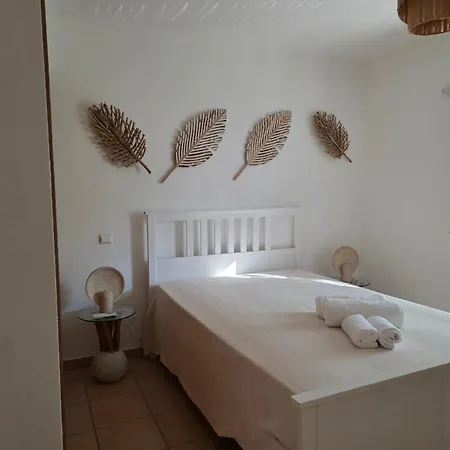 Garden Villa, Cosy House By The Sea بيت للعطل