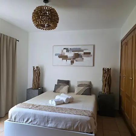 بيت للعطل Garden Villa, Cosy House By The Sea *