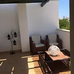 Garden Villa, Cosy House By The Sea